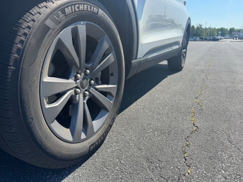 Used 2023 Ford Explorer XLT w/ Equipment Group 202A AWD/4WD image 21