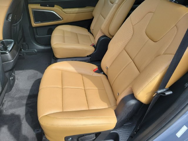 Certified 2022 Kia Telluride SX w/ Towing Package FWD image 11