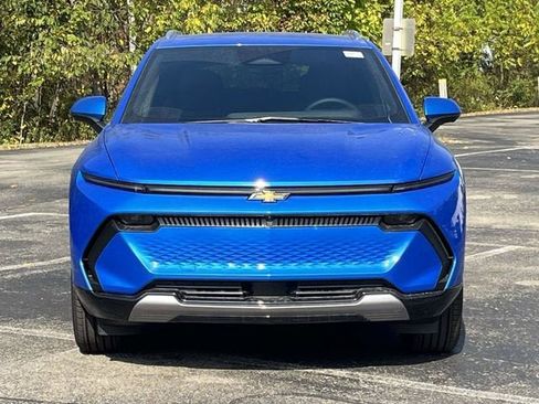 New 2025 Chevrolet Equinox EV LT image 8