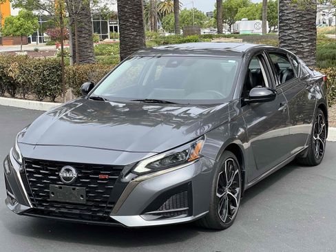 Used 2023 Nissan Altima 2.5 SR w/ SR Premium Package image 19