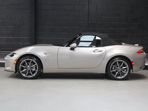 Used 2022 MAZDA MX-5 Miata Grand Touring w/ Weather Package RWD image 4
