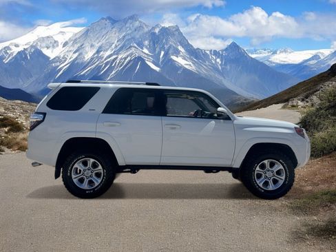 Certified 2024 Toyota 4Runner SR5 Premium w/ Moonroof Package AWD/4WD image 6