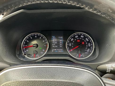 Used 2020 Toyota RAV4 XLE Premium FWD image 9