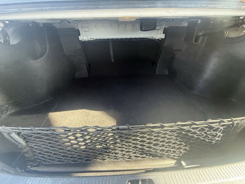 Used 2019 Toyota Camry LE image 10