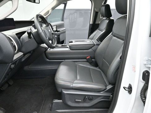 Used 2025 Ford Expedition Active AWD/4WD image 16