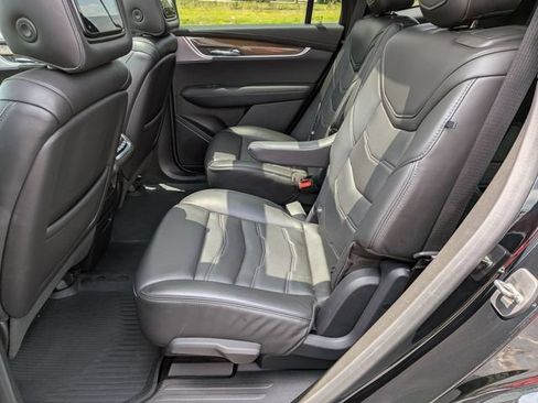 Used 2021 Cadillac XT6 Premium Luxury w/ Platinum Package AWD/4WD image 32