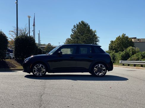 Used 2026 MINI Cooper 4-Door Hardtop FWD image 12