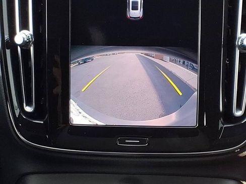 Certified 2023 Volvo XC40 B5 Plus w/ Climate Package AWD/4WD image 17