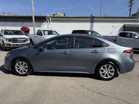 Used 2021 Toyota Corolla LE FWD image 3