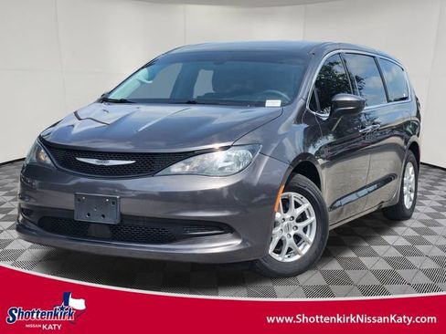 Used 2022 Chrysler Voyager LX FWD image 1