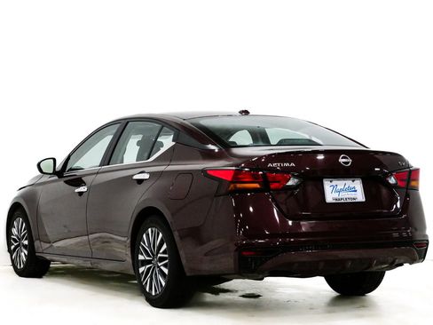 Used 2024 Nissan Altima 2.5 SV image 8