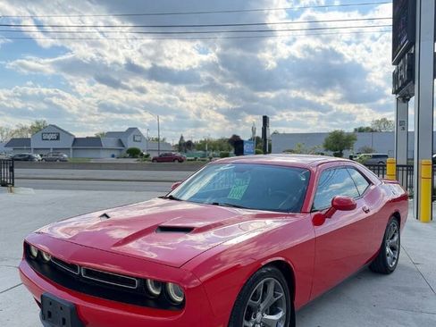 Used 2015 Dodge Challenger SXT Plus w/ Technology Group RWD image 3