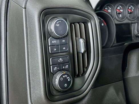 Used 2021 Chevrolet Silverado 1500 Custom Trail Boss w/ Realtree Special Edition AWD/4WD image 12
