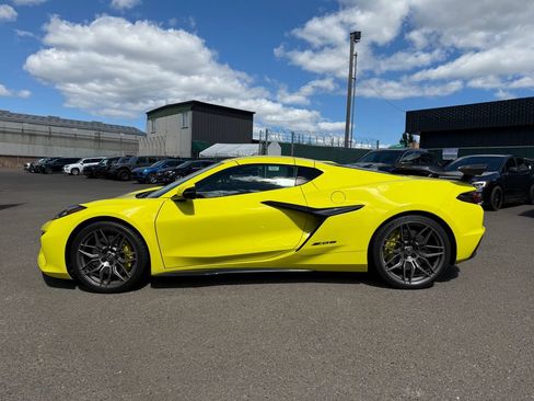 Used 2023 Chevrolet Corvette Z06 RWD image 2