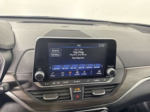 Used 2024 Nissan Altima 2.5 SV FWD image 6