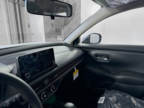 Used 2025 Honda HR-V LX image 6