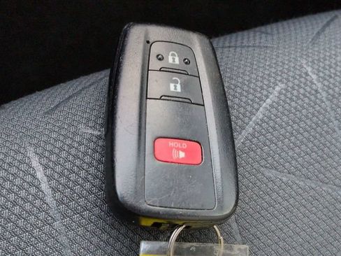 Used 2020 Toyota RAV4 XLE AWD/4WD image 27