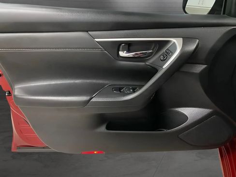 Used 2016 Nissan Altima 2.5 SL w/ 2.5 Technology Package FWD image 9