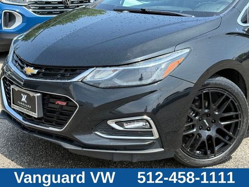 Used 2018 Chevrolet Cruze Premier FWD image 2