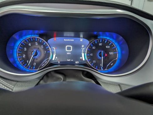 Used 2026 Chrysler Pacifica Limited FWD image 17