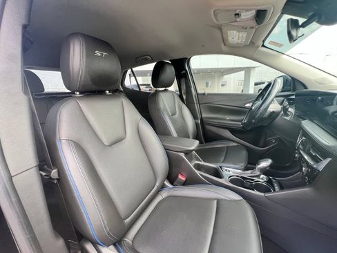 Used 2025 Buick Encore GX Sport Touring w/ Advanced Technology Package FWD image 26