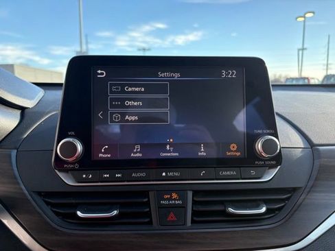 Used 2024 Nissan Altima 2.5 SV image 17