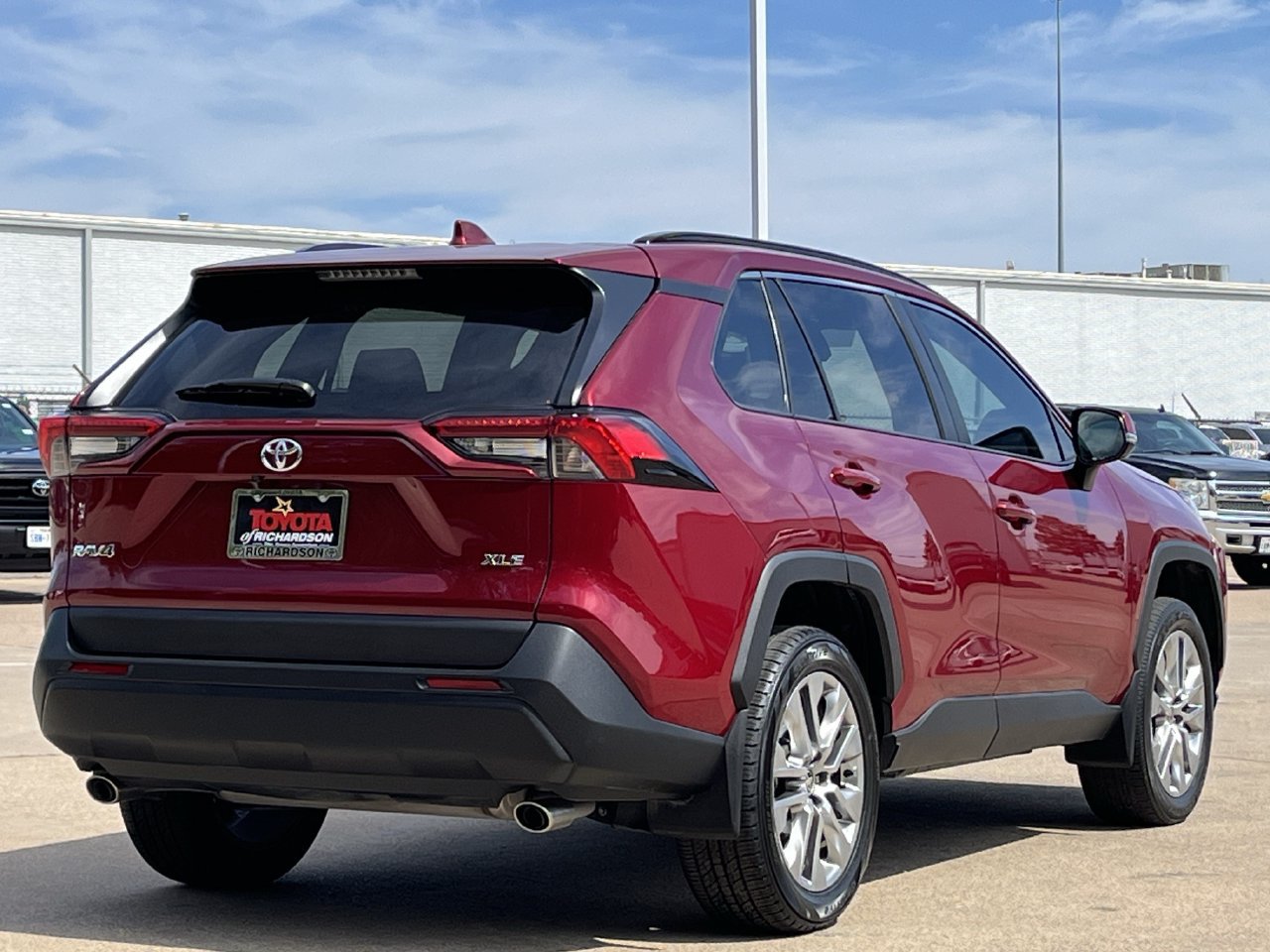 Used 2025 Toyota RAV4 XLE Premium FWD image 4