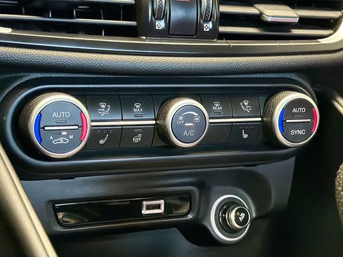Used 2022 Alfa Romeo Giulia Veloce RWD image 10
