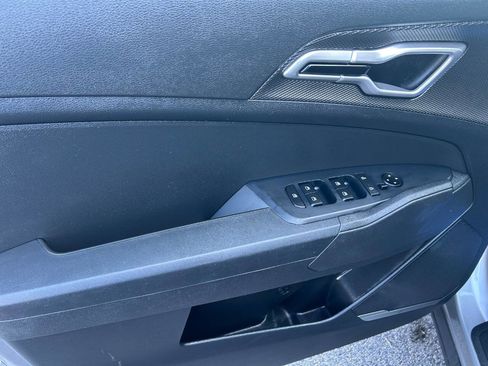 Used 2023 Kia Sportage LX image 13