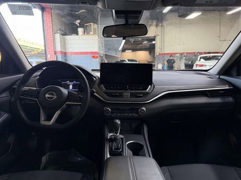 Used 2025 Nissan Altima 2.5 SV w/ SV Premium Package FWD image 19