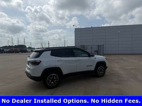 Used 2025 Jeep Compass Trailhawk AWD/4WD image 3