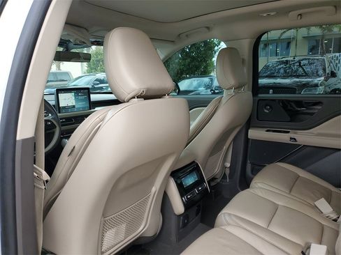 Certified 2021 Lincoln Aviator Reserve w/ Elements Package Plus image 10