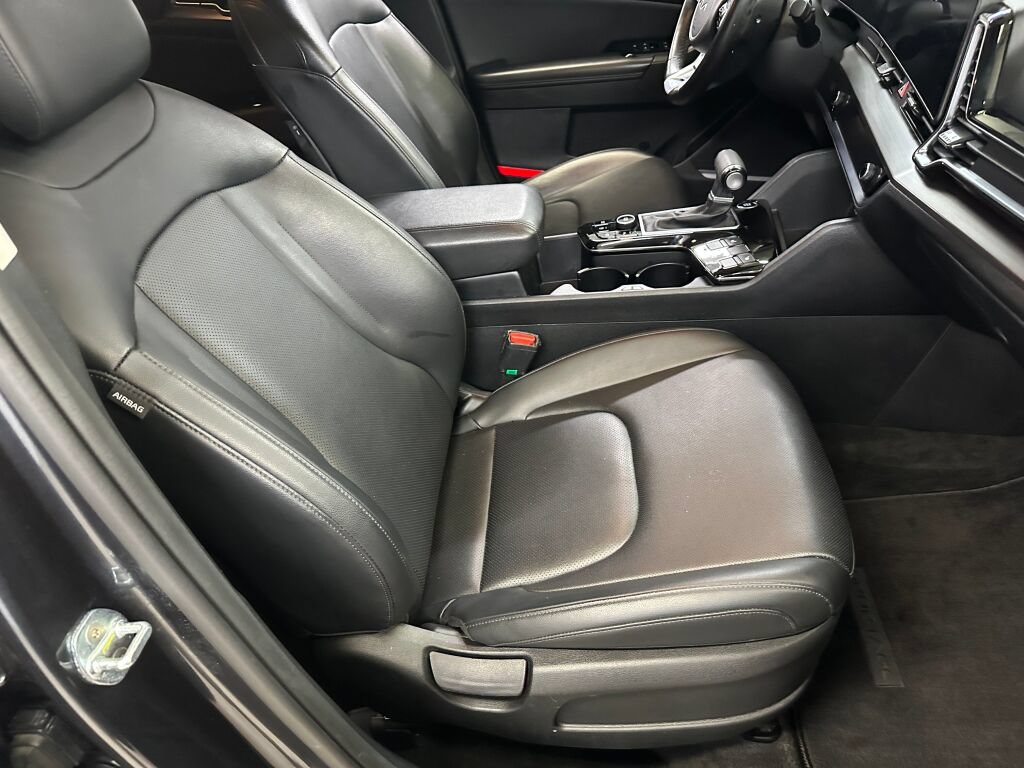 Used 2023 Kia Sportage EX FWD image 28