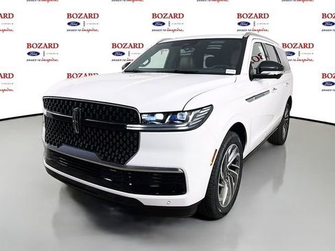 New 2026 Lincoln Navigator Reserve AWD/4WD image 4