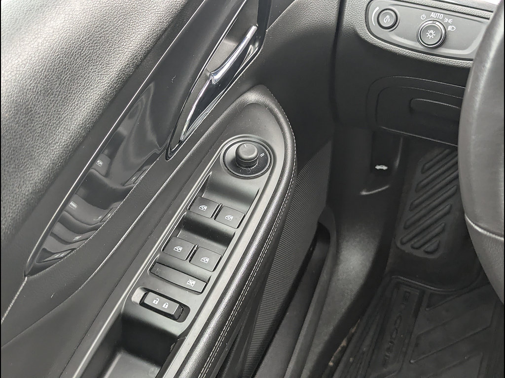 Used 2022 Buick Encore Preferred AWD/4WD image 25