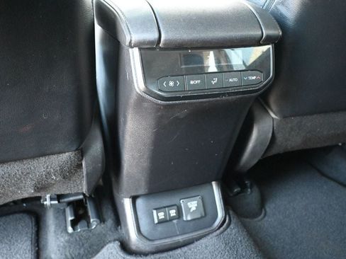 Used 2020 Toyota Highlander Limited FWD image 18