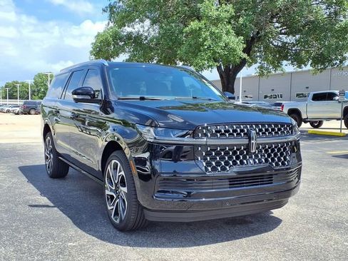 New 2026 Lincoln Navigator L Black Label AWD/4WD image 4