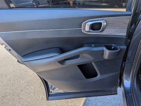 Used 2022 Kia Sorento S image 27