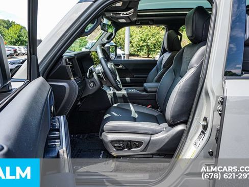 Used 2025 Lexus GX 550 w/ Accessory Package (2T) AWD/4WD image 18