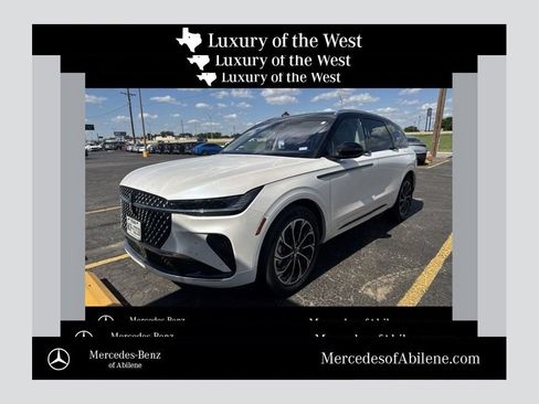 Used 2025 Lincoln Nautilus Reserve AWD/4WD image 1