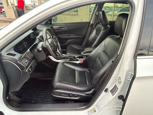 Used 2017 Honda Accord Touring image 6