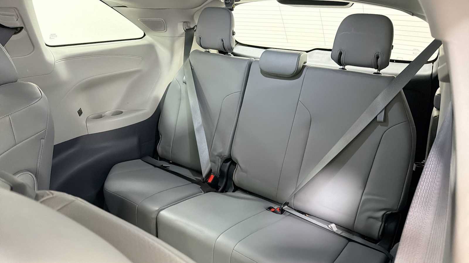 Certified 2022 Toyota Sienna XLE w/ XLE Plus Package FWD image 26