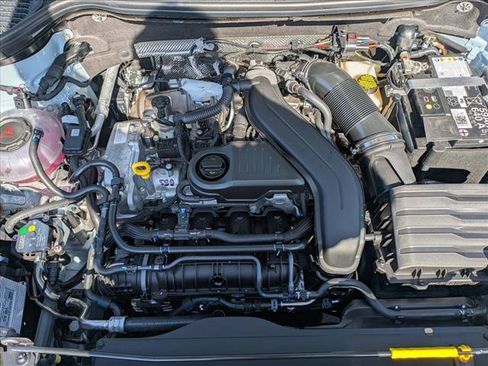 New 2026 Volkswagen Taos SE image 16