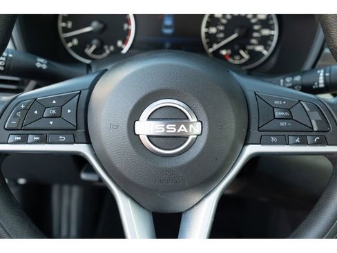 Used 2025 Nissan Altima 2.5 SV AWD/4WD image 17