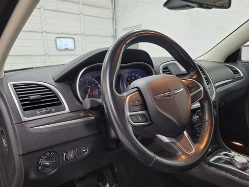 Used 2022 Chrysler 300 Touring image 18