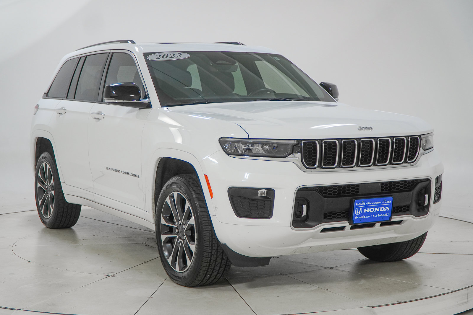 Used 2022 Jeep Grand Cherokee Overland AWD/4WD image 14