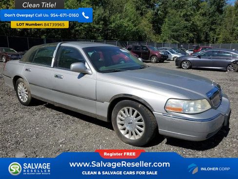 Used 2003 Lincoln Town Car Signature RWD image 5