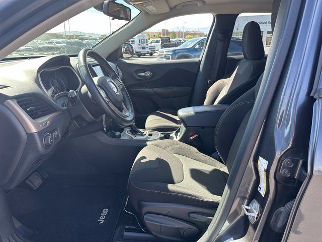 Used 2016 Jeep Cherokee Latitude AWD/4WD image 16