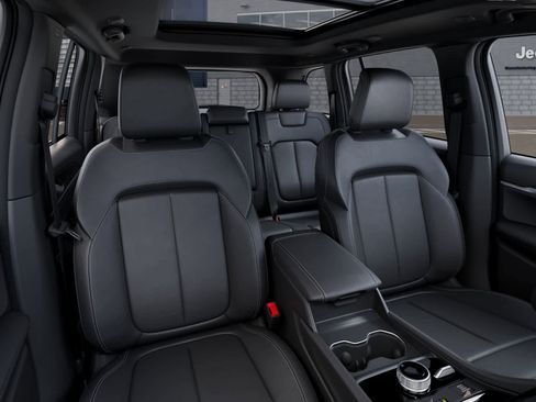 New 2025 Jeep Grand Cherokee Limited w/ Black Appearance Package image 16