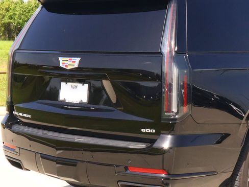 Certified 2025 Cadillac Escalade Sport Platinum AWD/4WD image 11